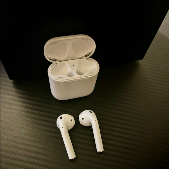 Airpod first generation used - Picture 1 of 6